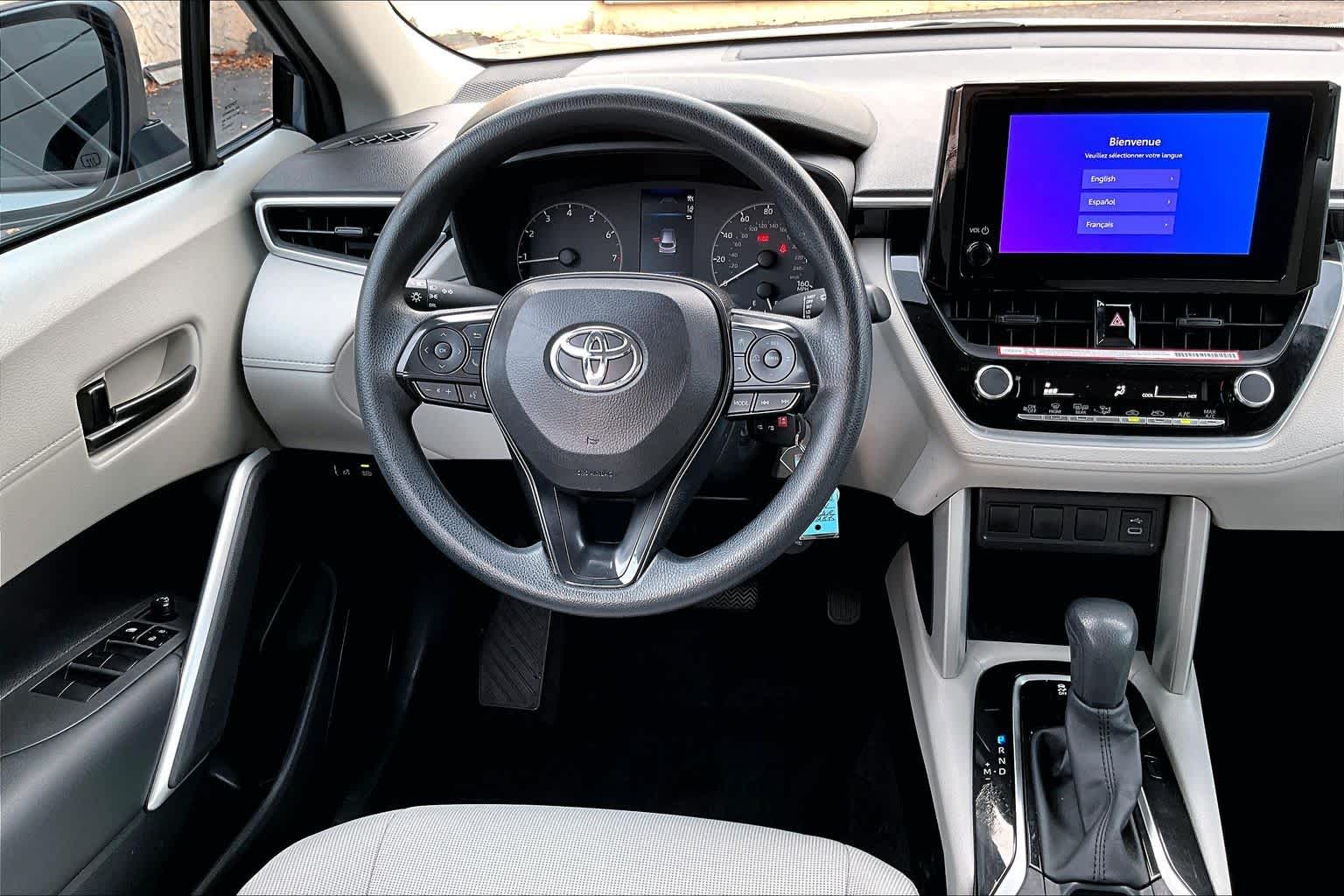 2024 Toyota Corolla Cross L photo 4