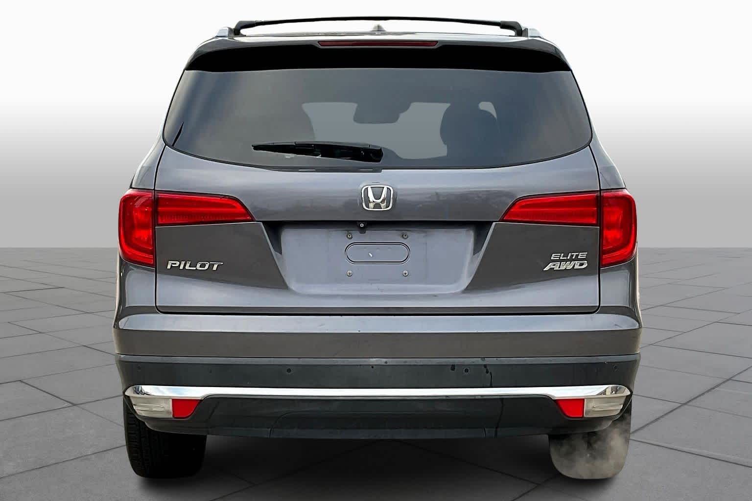 2017 Honda Pilot Elite photo 4