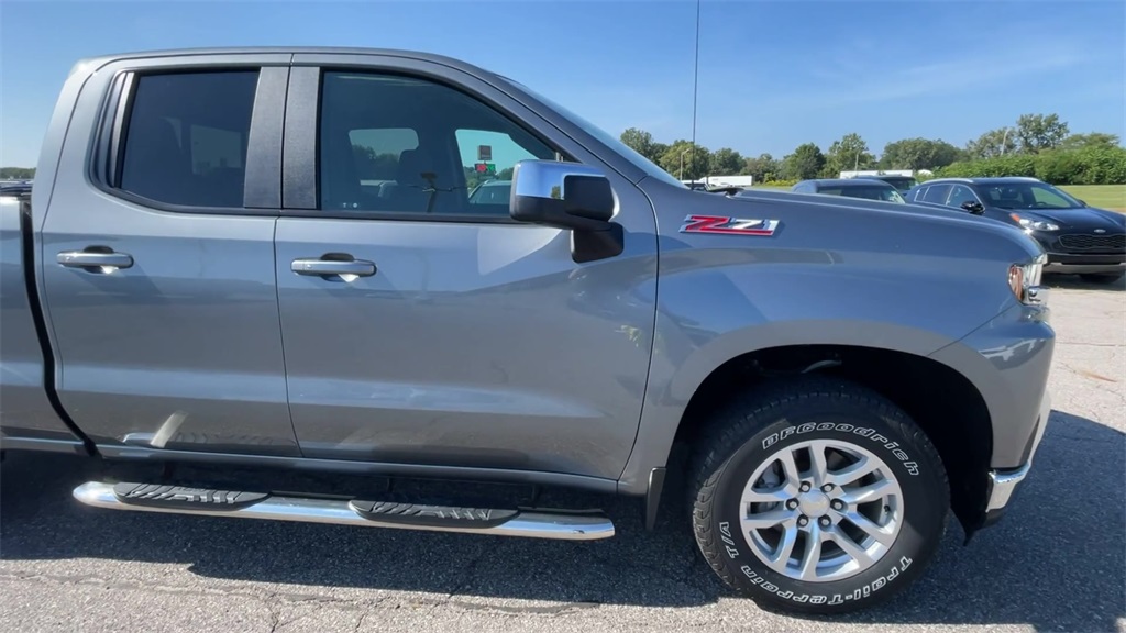 2019 Chevrolet Silverado 1500 LT photo 3