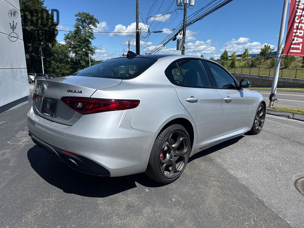 2019 Alfa Romeo Giulia Ti Sport photo 3