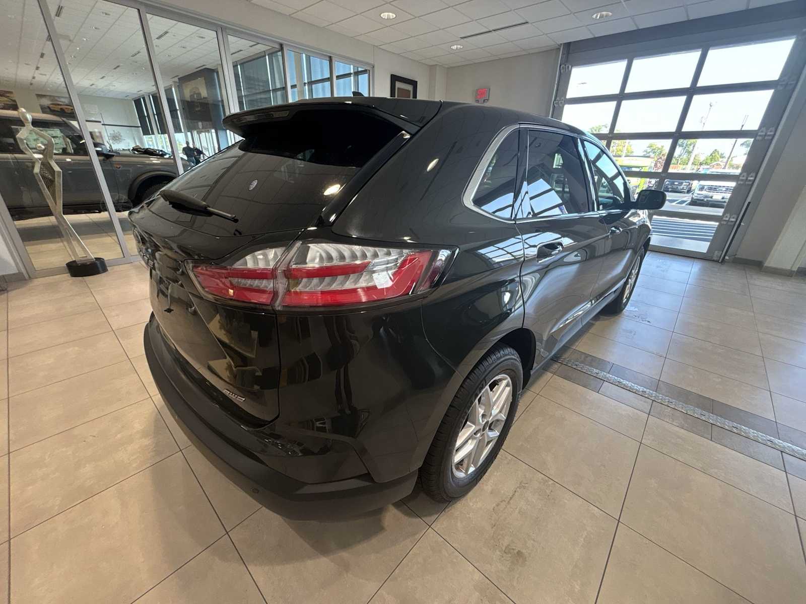 2024 Ford Edge SEL photo 3