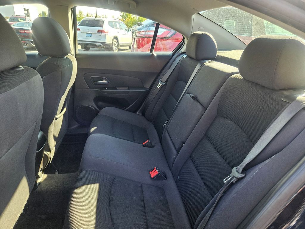 2015 Chevrolet Cruze LT photo 24