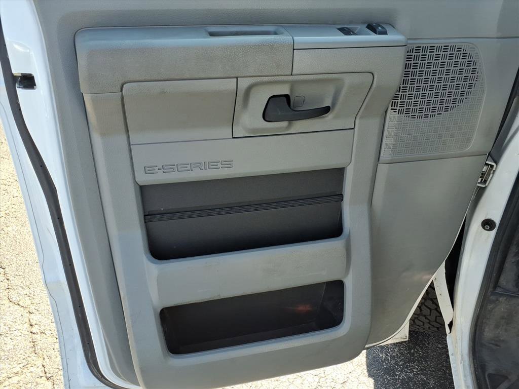 2013 Ford E-150 photo 15