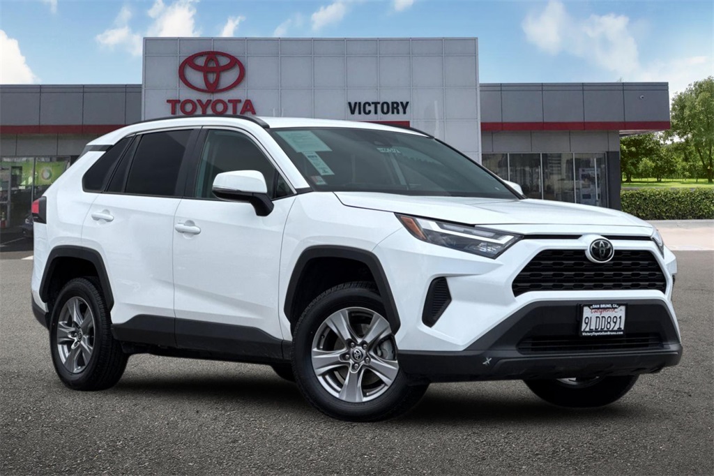 2024 Toyota RAV4 XLE photo 2