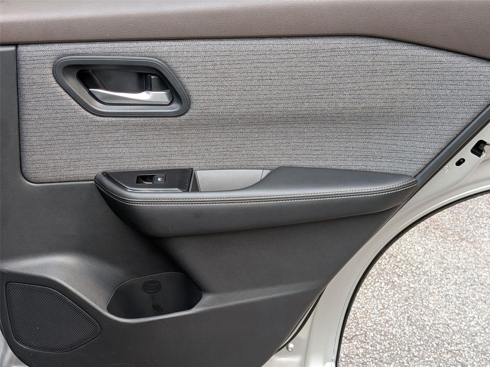 2022 Nissan Rogue SV photo 29