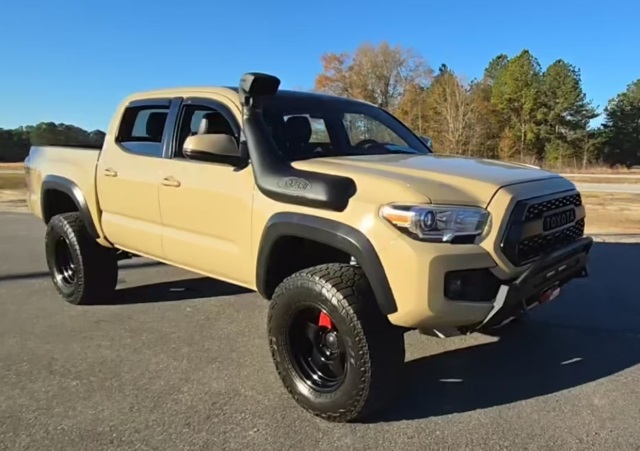 2017 Toyota Tacoma TRD Off Road's photo