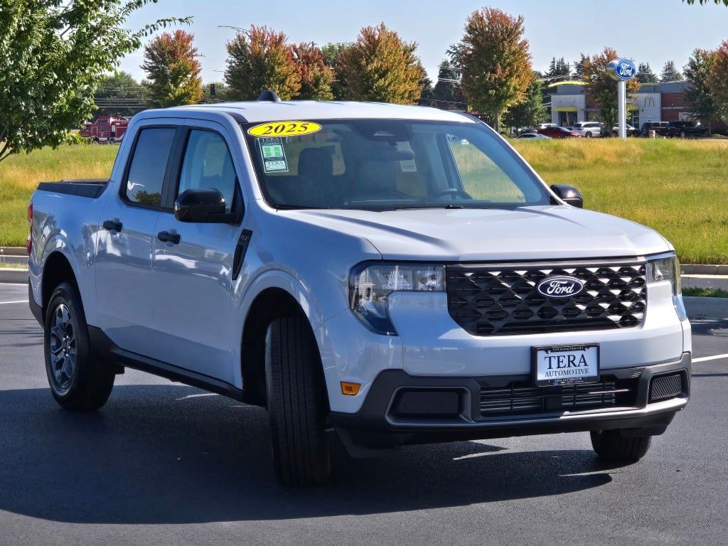 2025 Ford Maverick XLT photo 3