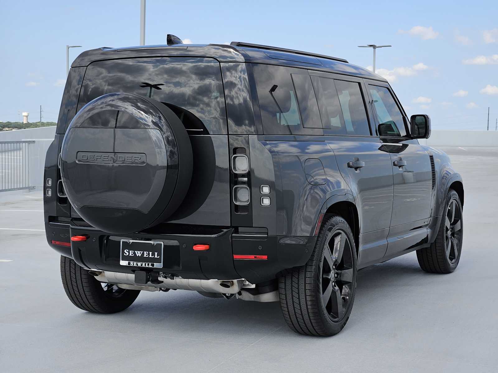 2025 Land Rover Defender 110 X photo 5