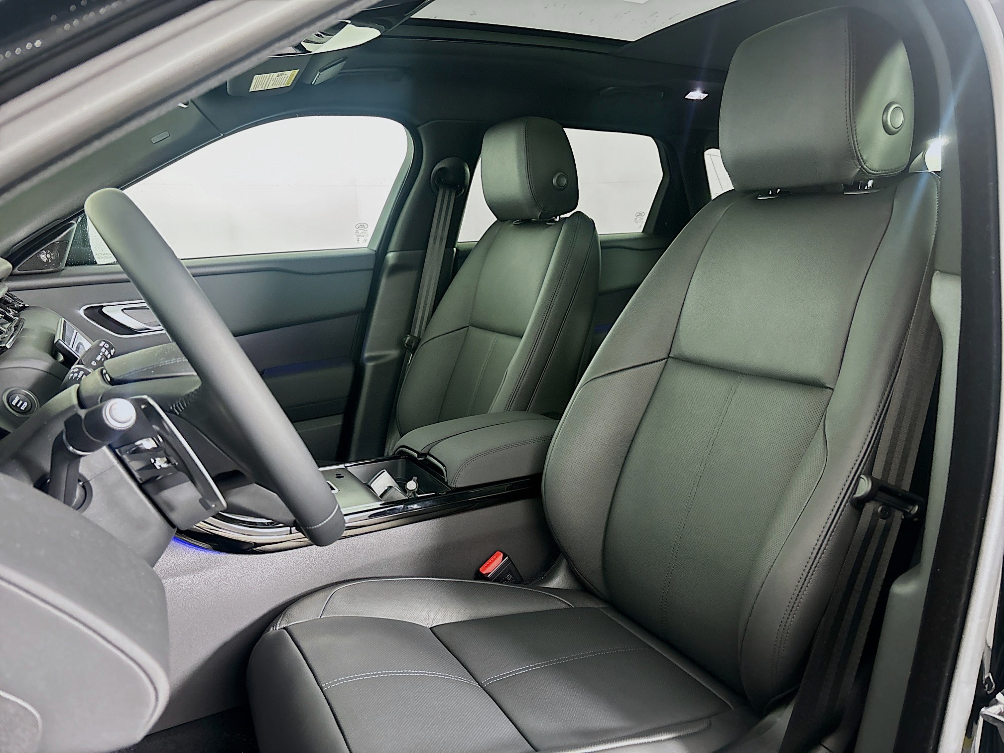 2026 Land Rover Range Rover Velar SE photo 20