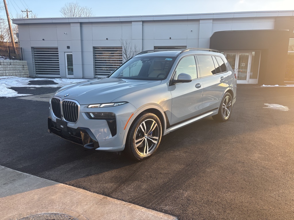 2025 BMW X7 40i's photo