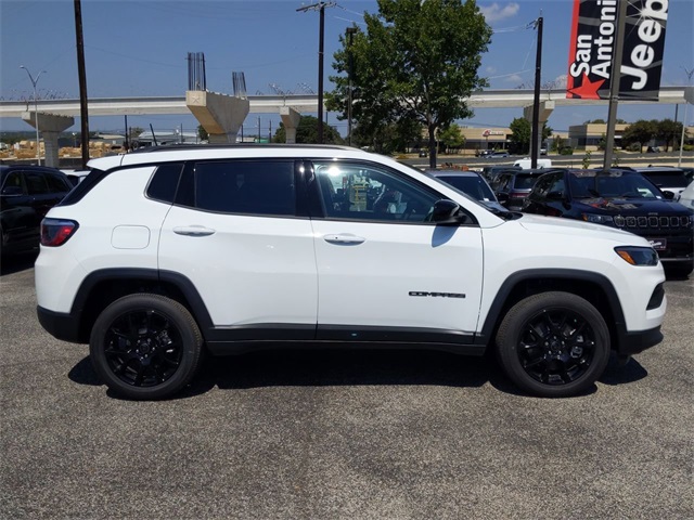2026 Jeep Compass Latitude Altitude Special Edition photo 9