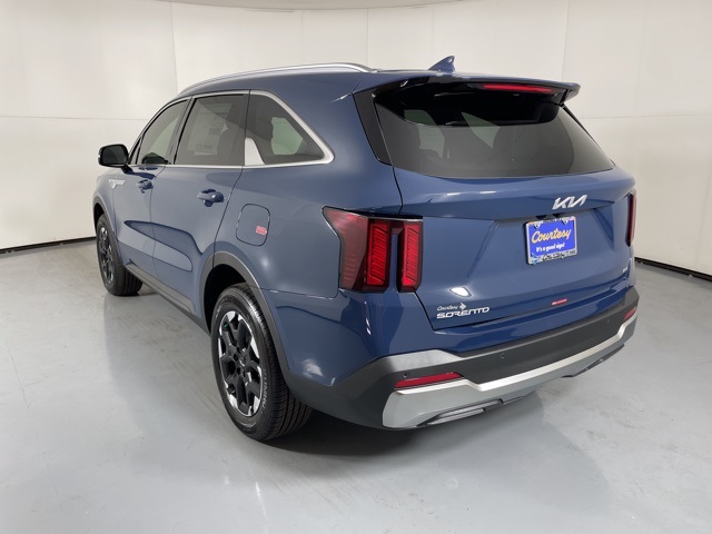 2025 Kia Sorento S photo 3