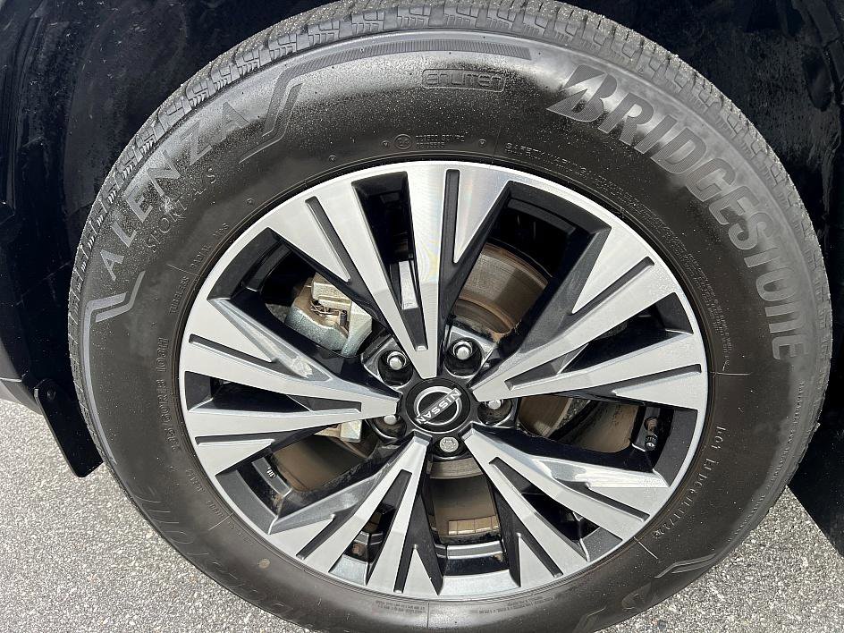 2022 Nissan Rogue SV photo 9