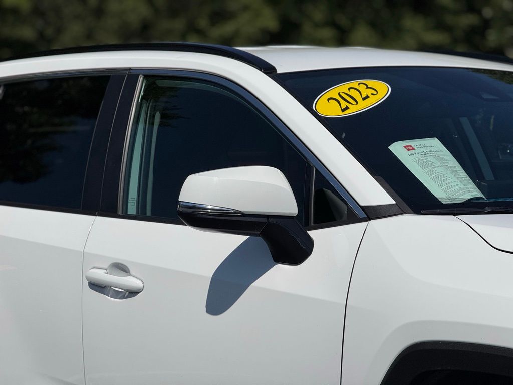 2023 Toyota RAV4 XLE photo 3
