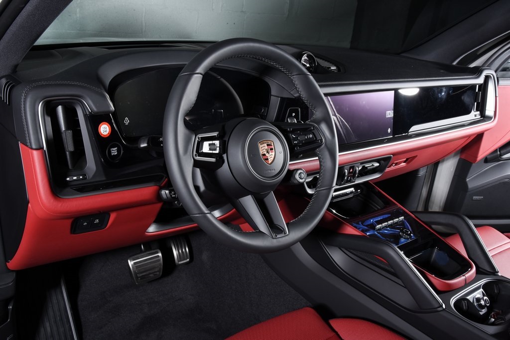 2026 Porsche Cayenne S photo 3