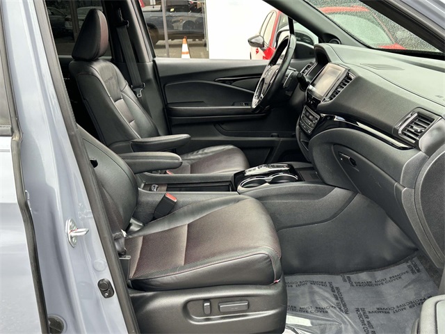 2023 Honda Ridgeline Black Edition photo 14