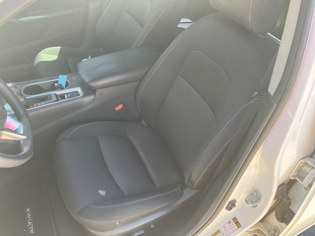 2022 Nissan Altima 2.5 SV photo 7