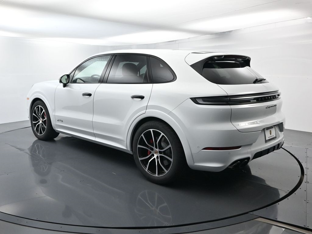 2026 Porsche Cayenne GTS photo 2