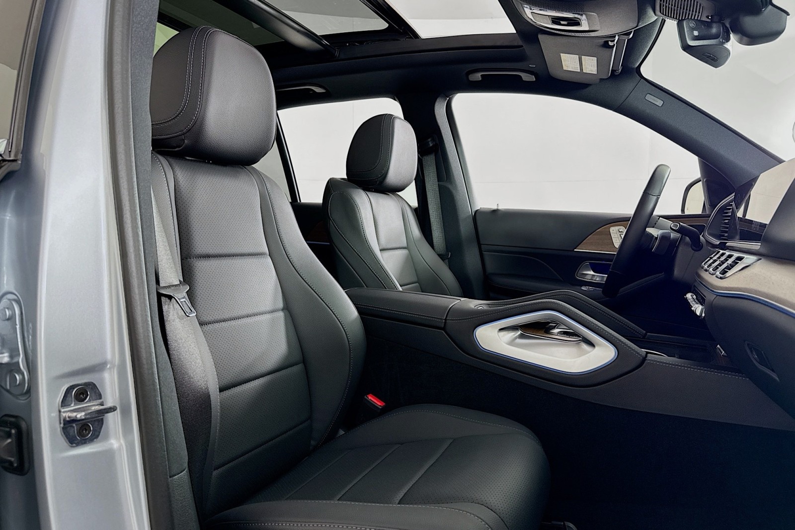 2025 Mercedes Benz GLE 350 4MATIC photo 4