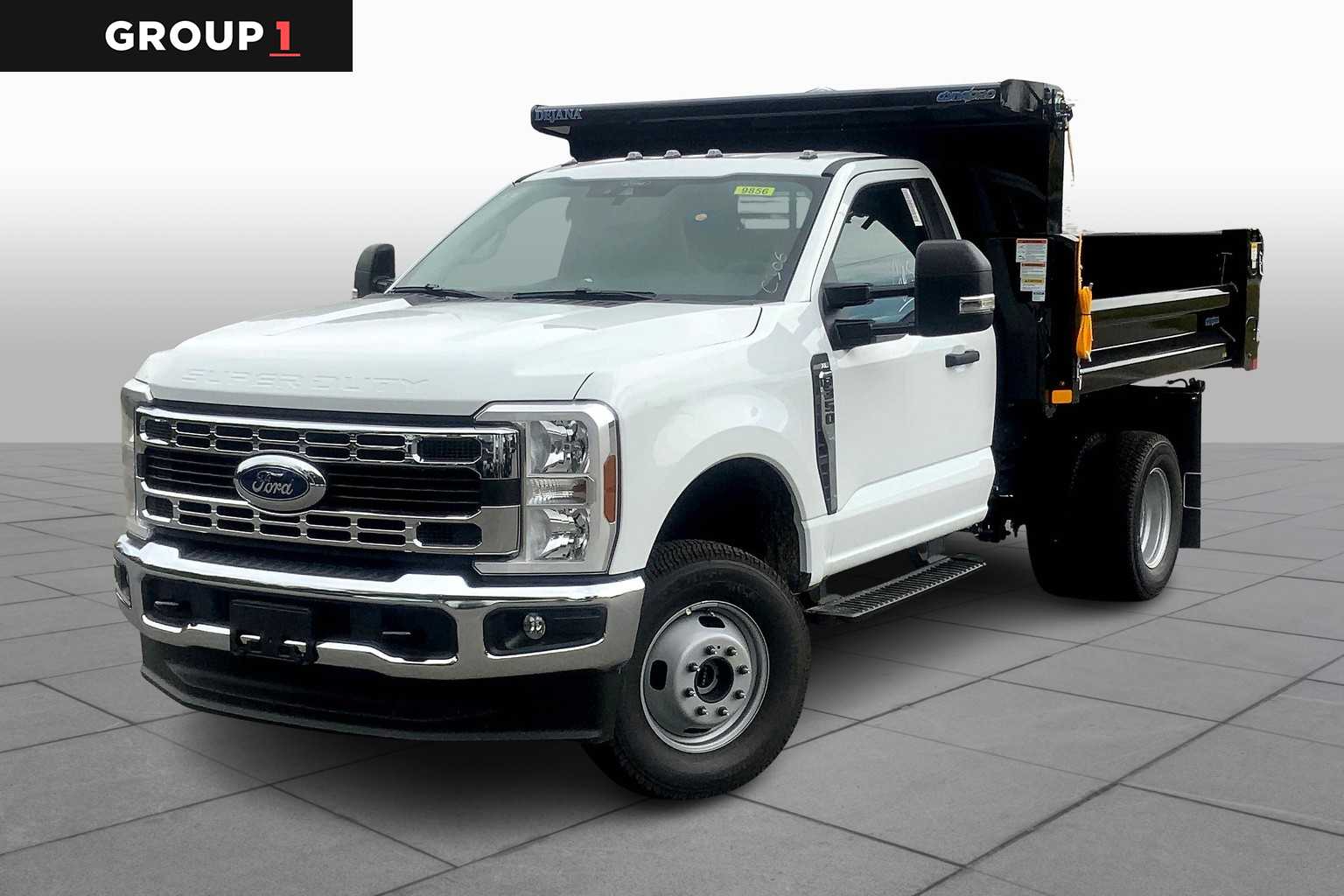 2025 Ford F-350 Super Duty Chassis Cab XL's photo