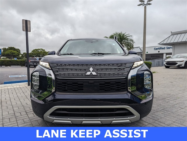 2022 Mitsubishi Outlander SE photo 3