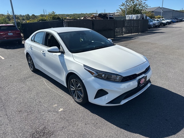 2023 Kia Forte LXS photo 2