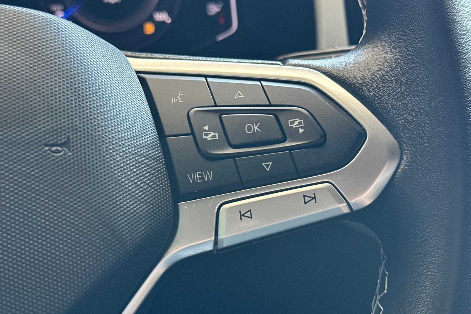 2022 Volkswagen Atlas Cross Sport V6 SE Technology photo 25