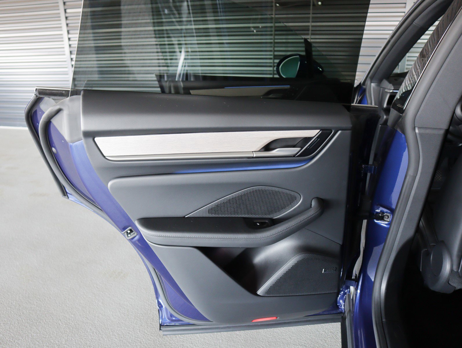 2024 Porsche Macan Electric 4 photo 24