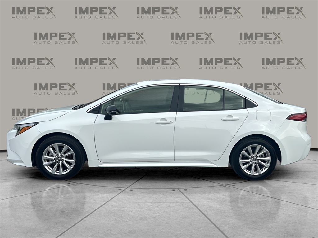 2024 Toyota Corolla Hybrid XLE photo 2