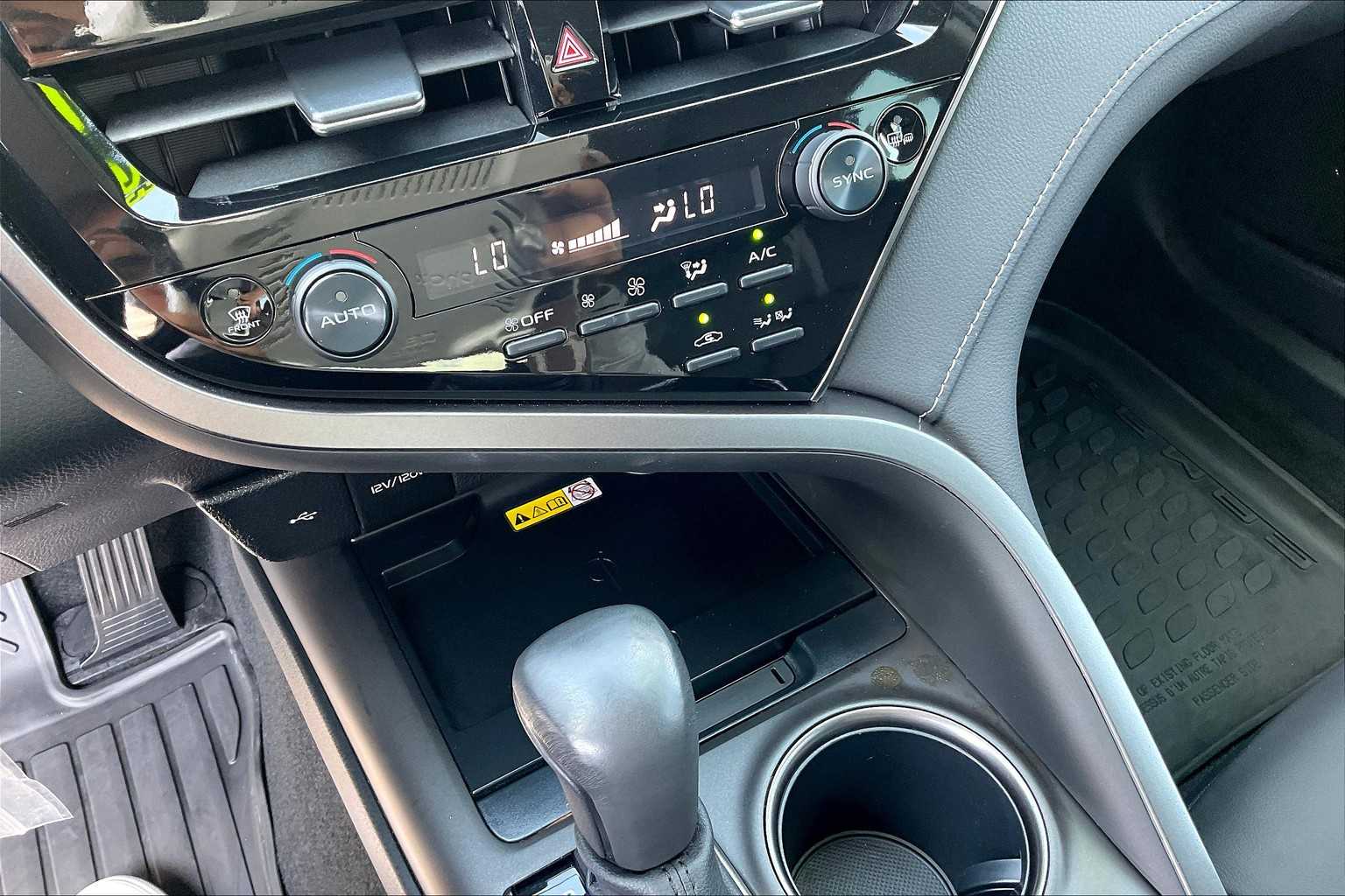 2023 Toyota Camry Hybrid XSE photo 32