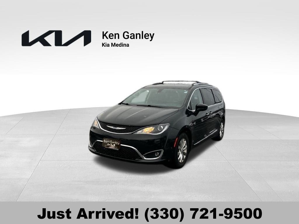 2018 Chrysler Pacifica Touring L's photo