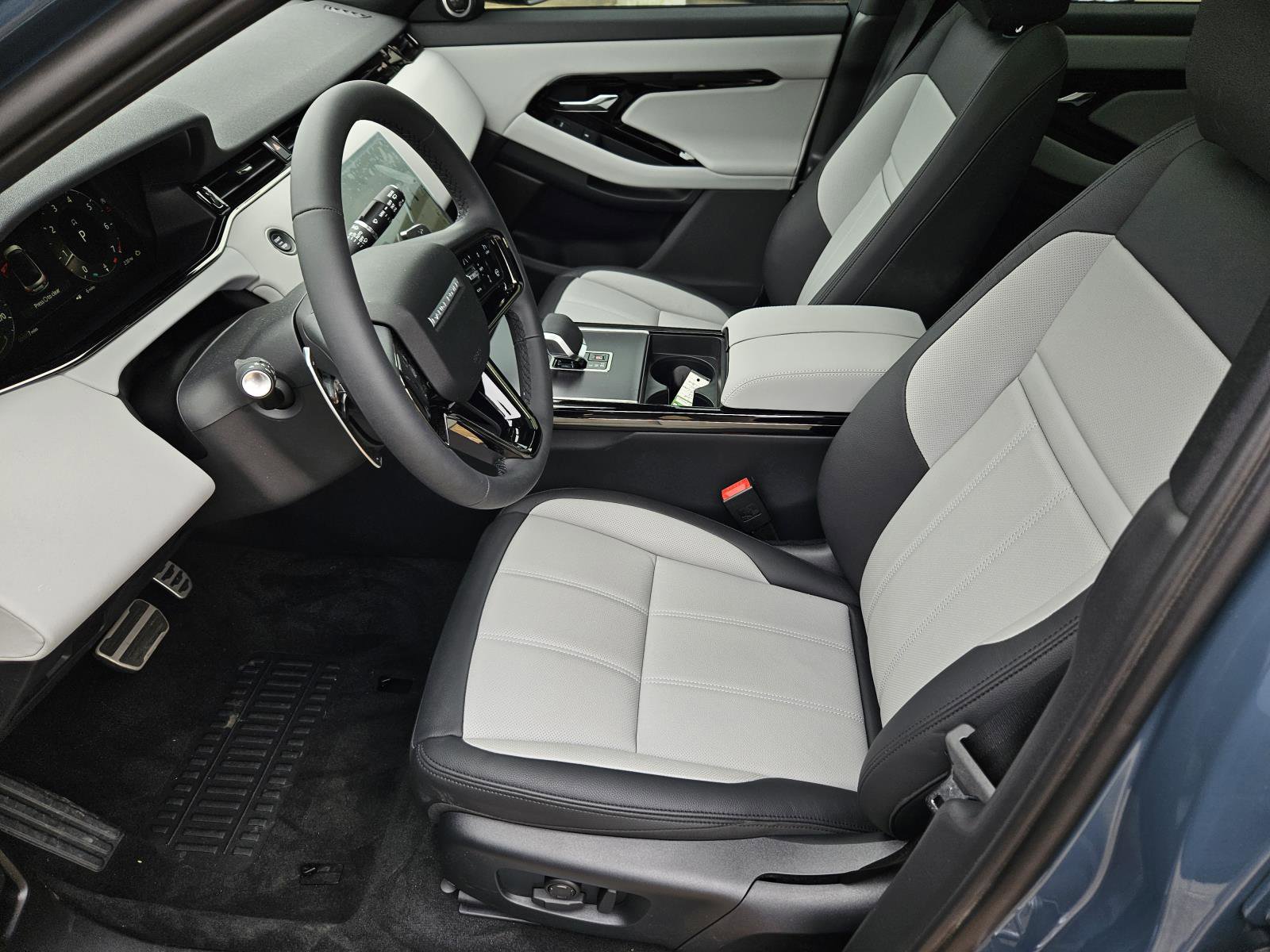 2026 Land Rover Range Rover Evoque Dynamic SE photo 25