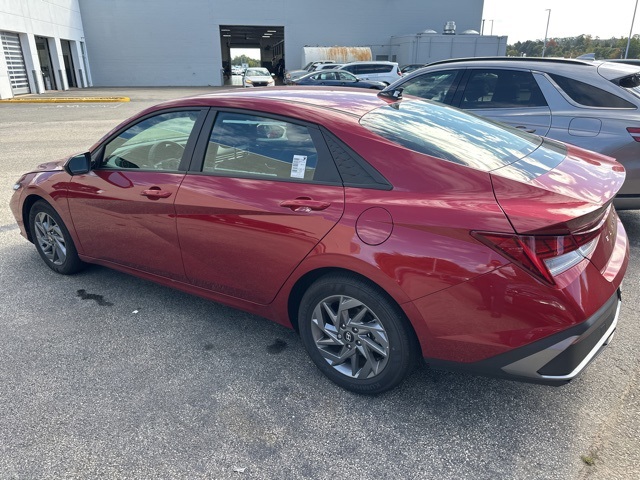 2024 Hyundai Elantra Hybrid Blue photo 3
