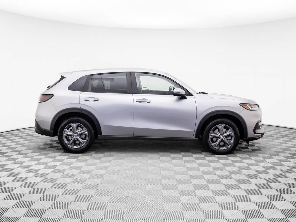 2026 Honda HR-V LX photo 4