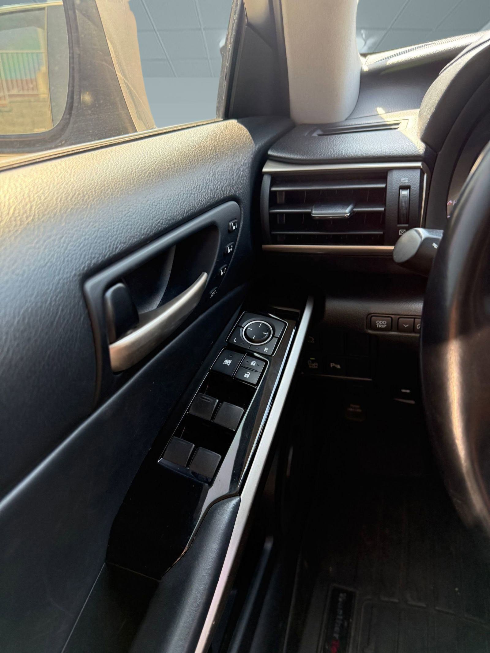 2019 Lexus IS 300 photo 24
