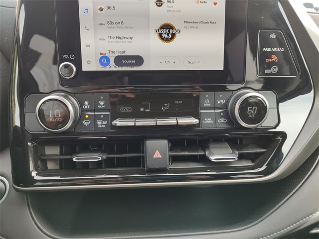 2024 Toyota Highlander LE photo 19