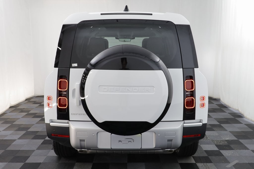 2025 Land Rover Defender 130 S photo 15