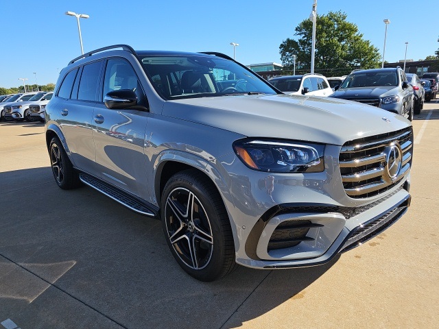 2026 Mercedes Benz GLS 450 4MATIC photo 2