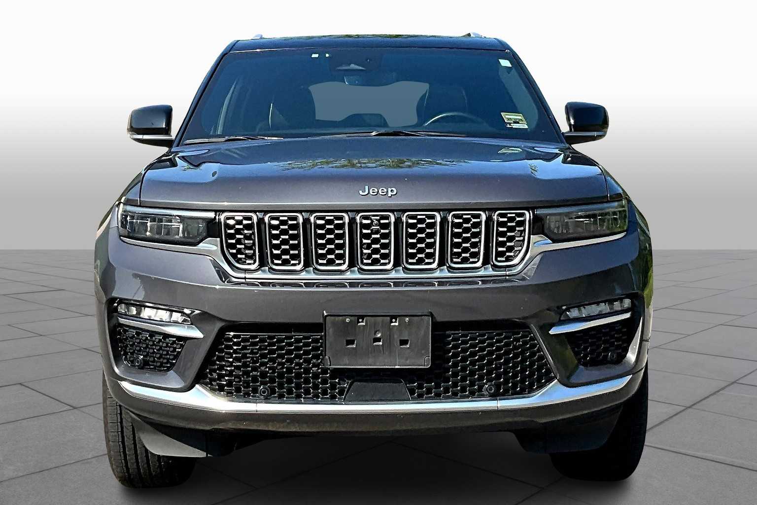 2023 Jeep Grand Cherokee Summit photo 3