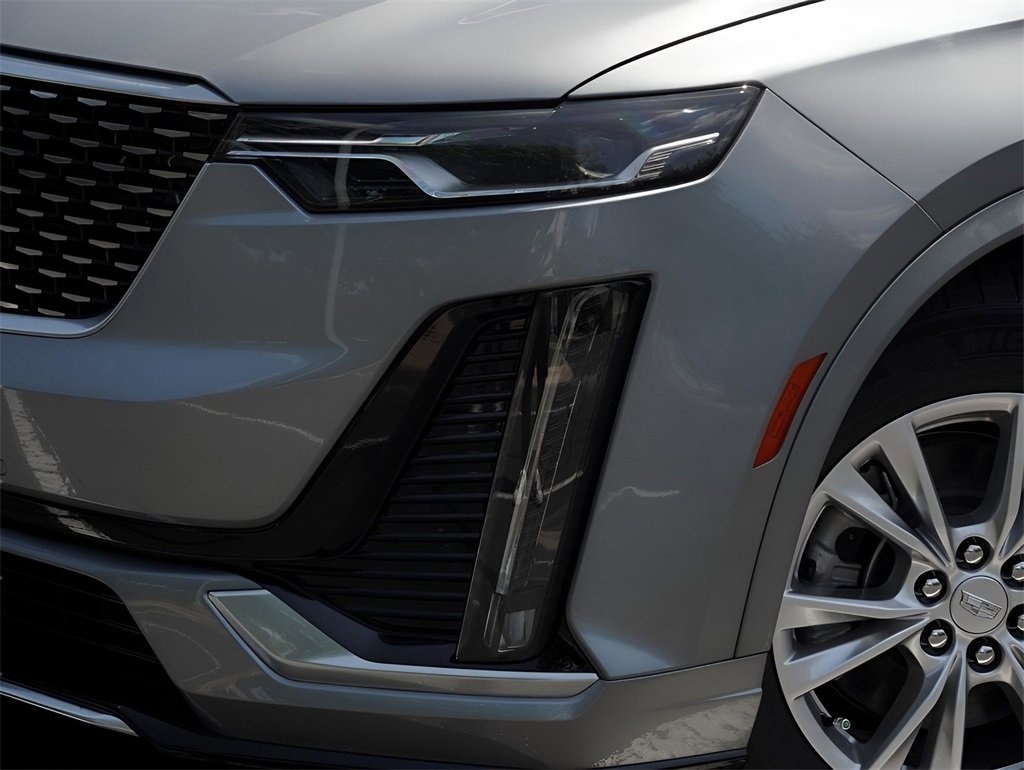 2025 Cadillac XT6 Luxury photo 3