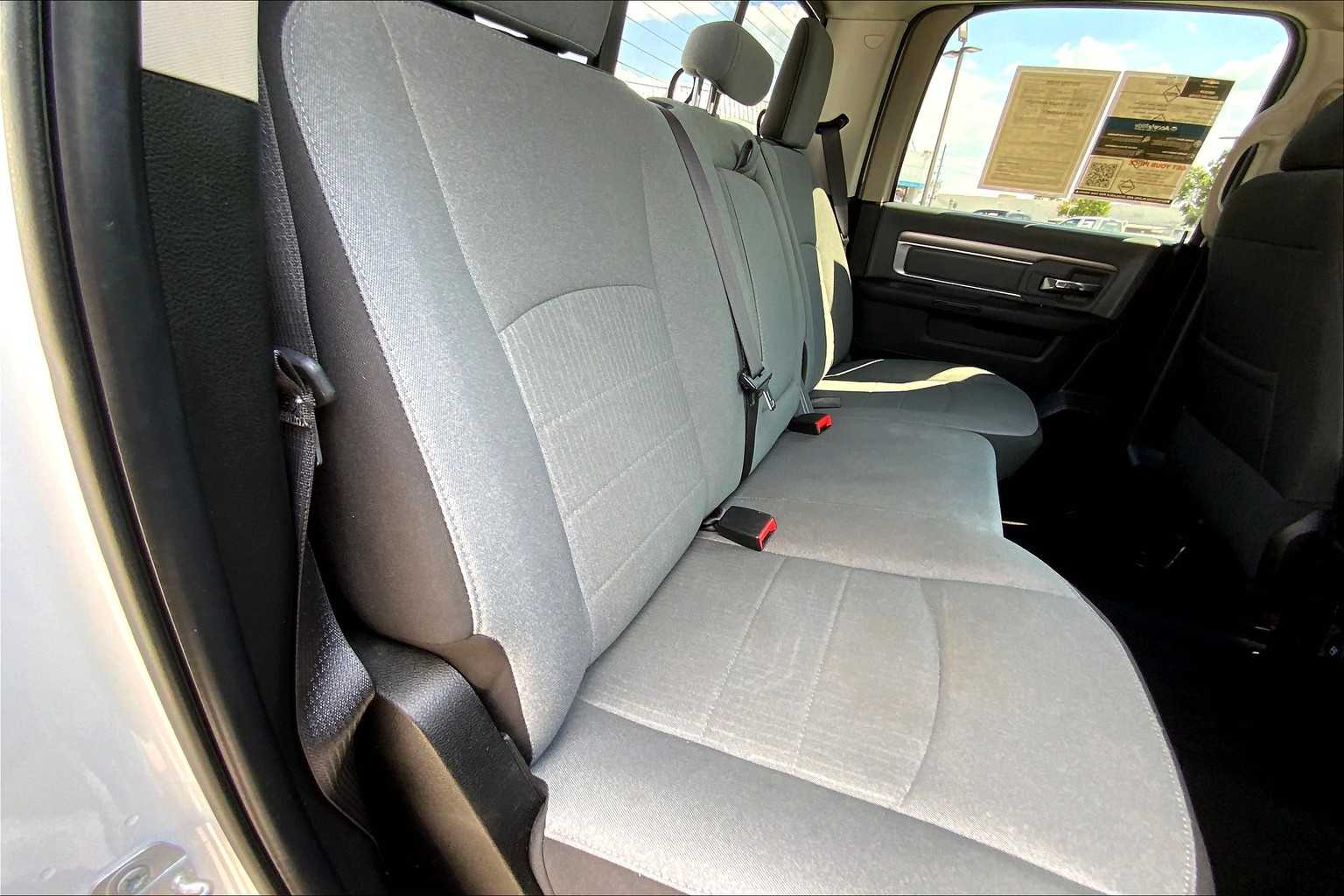 2023 Ram 1500 Classic SLT photo 18