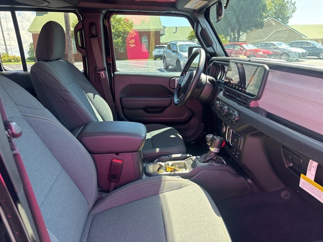 2025 Jeep Gladiator photo 8