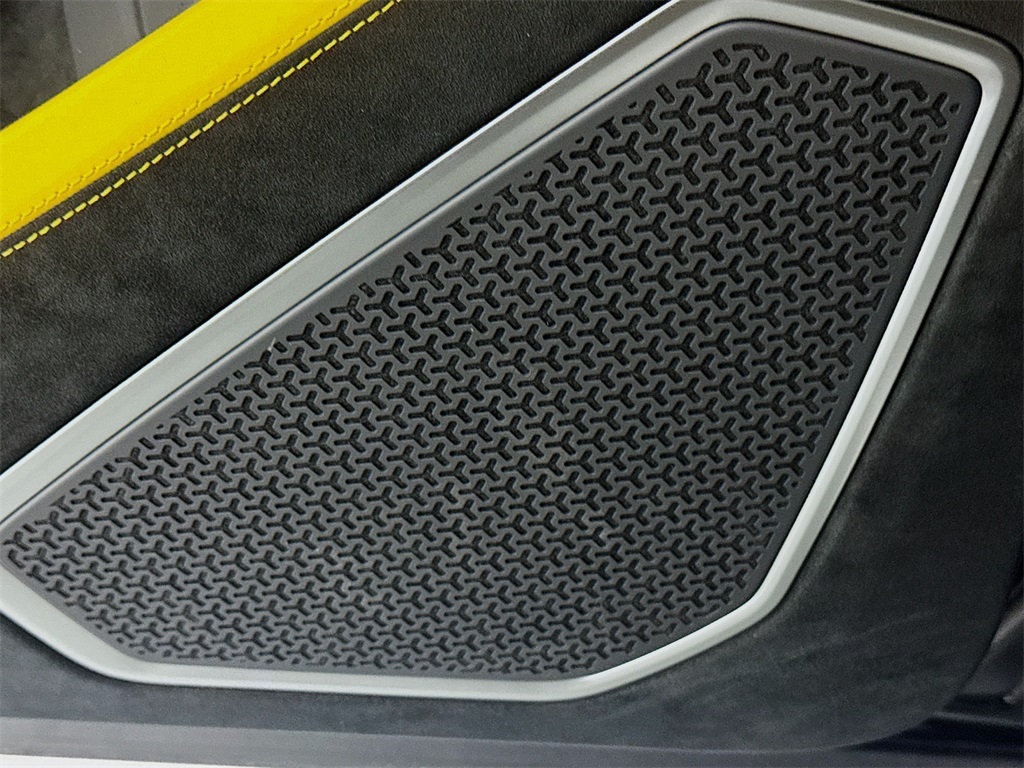 2024 Lamborghini Urus Performante photo 17