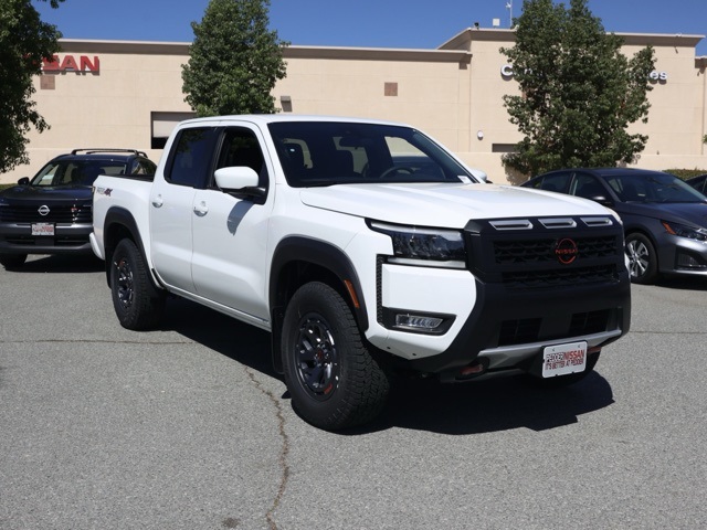 2026 Nissan Frontier Crew Cab PRO-4X photo 2