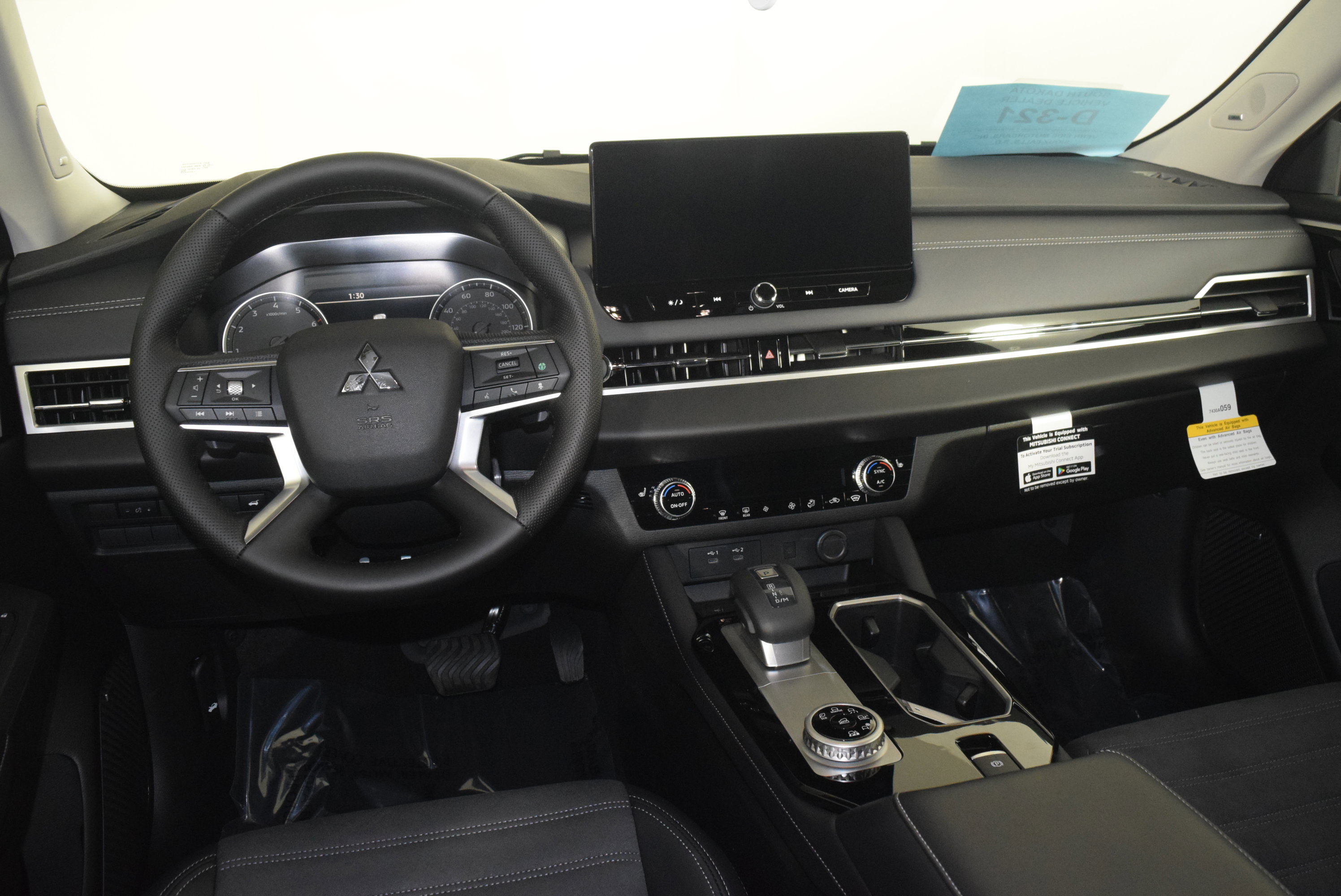 2025 Mitsubishi Outlander SE photo 10