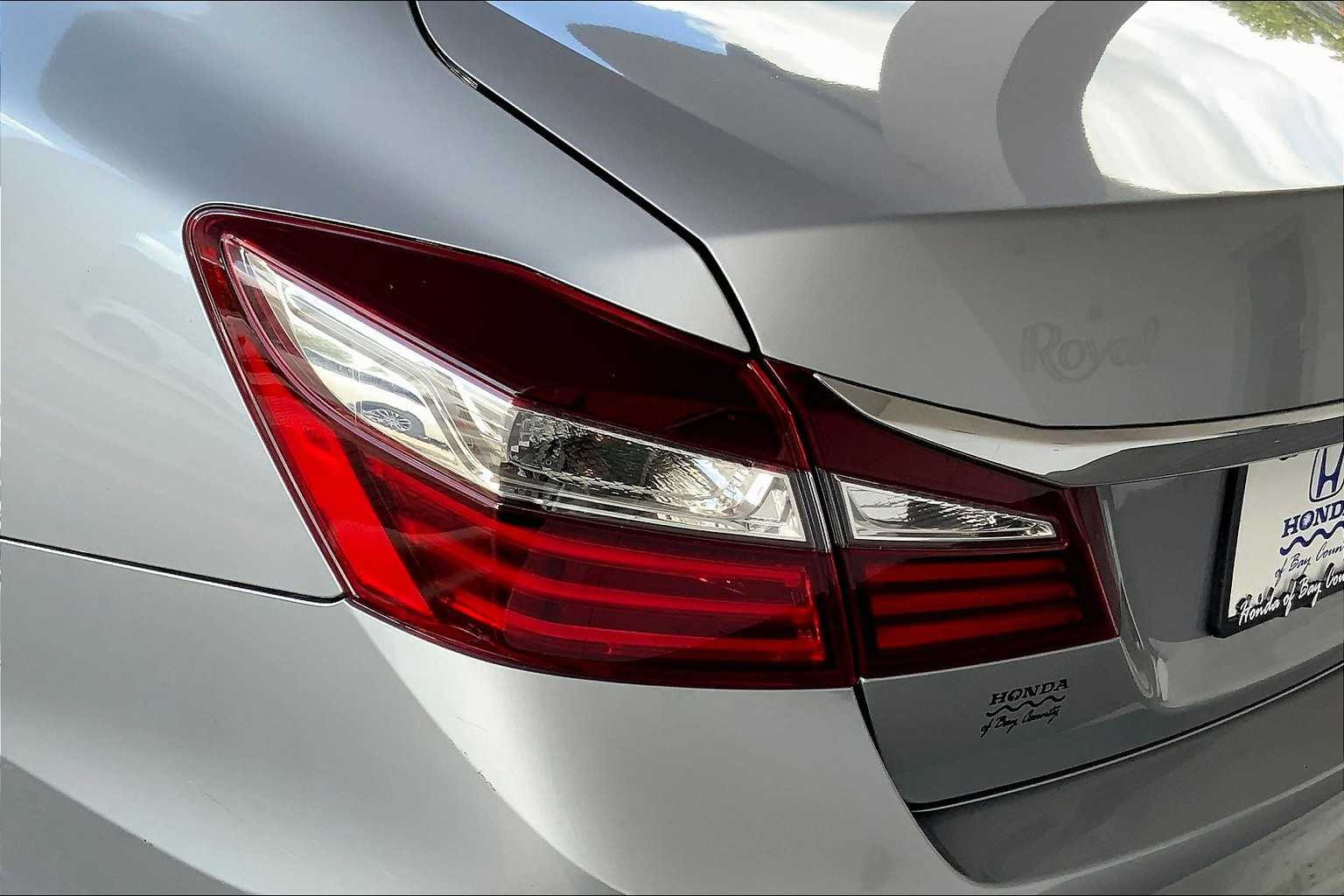 2016 Honda Accord EX-L photo 26