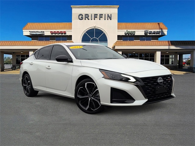 2024 Nissan Altima SR's photo