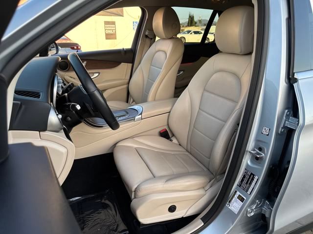2022 Mercedes Benz GLC 300 photo 4