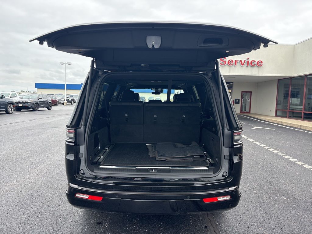 2024 Jeep Grand Wagoneer L III photo 4