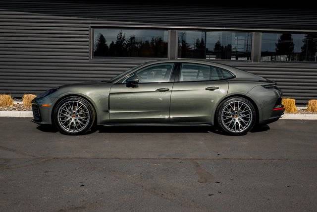 2025 Porsche Panamera 4 photo 2